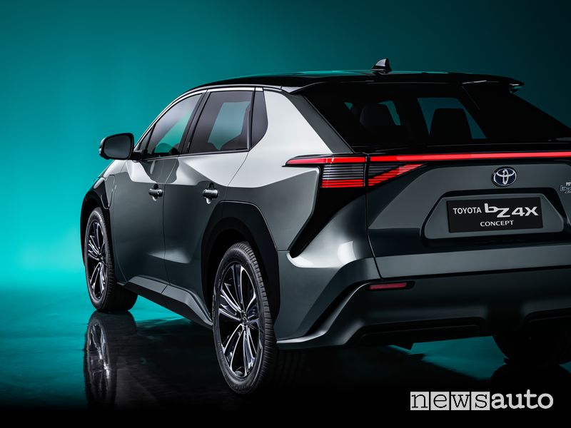 Fiancata laterale passeggero Toyota bZ4X Concept