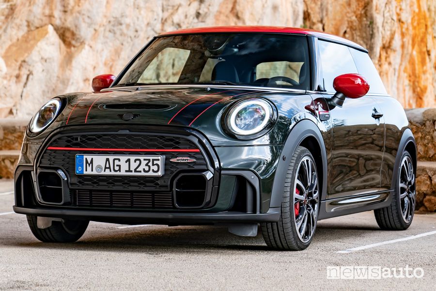 Vista di profilo Mini John Cooper Works