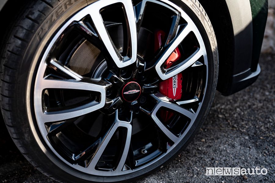 Cerchi in lega da 18" e impianto freni Brembo Mini John Cooper Works