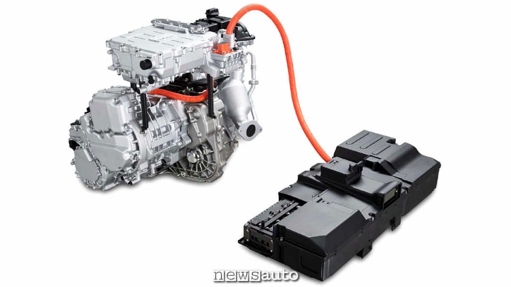 Rear side of powertrain; you can see the 380 Volt cable for the electrical connection, traction battery inverter and combustion engine exhaust.