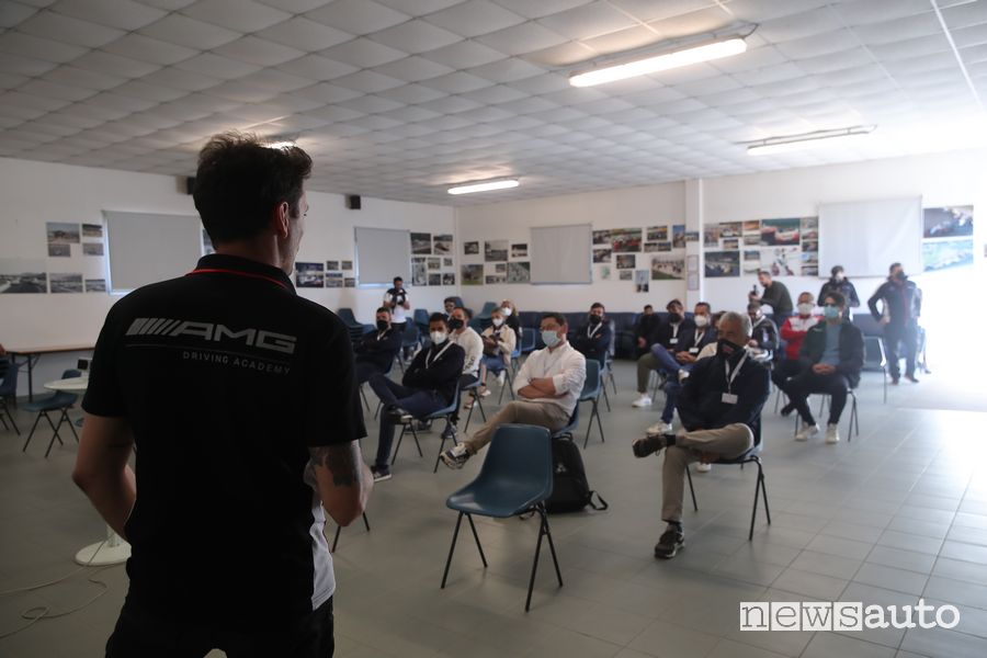 Briefing AMG Driving Academy a Magione