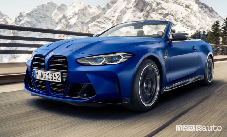 Vista di profilo BMW M4 Competition Cabrio su strada