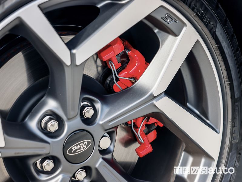Impianto freni pinze rosse Ford Puma ST in prova