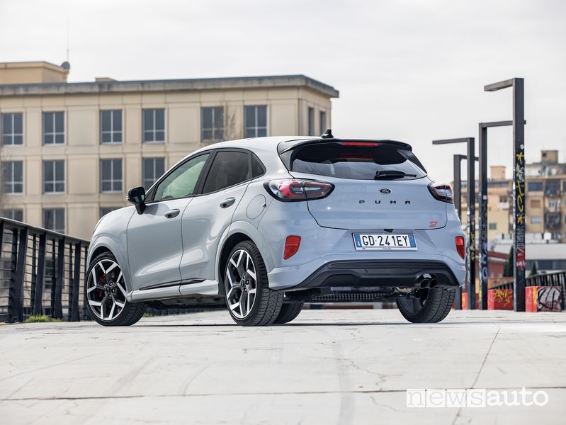 Vista posteriore Ford Puma ST in prova
