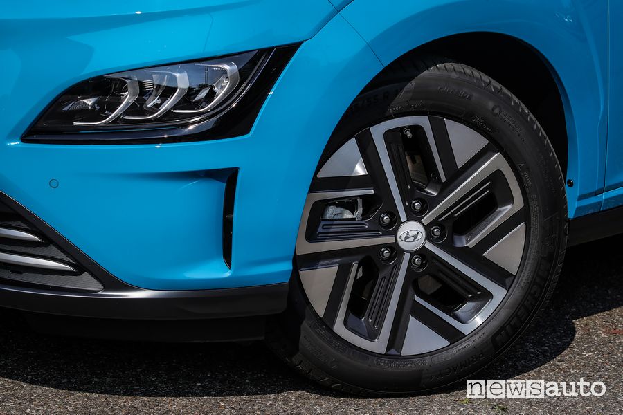 Pneumatici Michelin Primacy 4 su cerchi in lega da 17" Hyundai Kona Electric