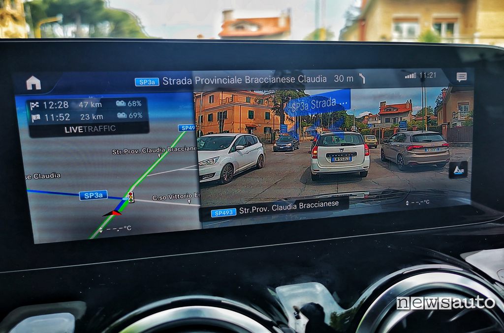 Navigatore MBUX con realtà aumentata Mercedes EQA 2021