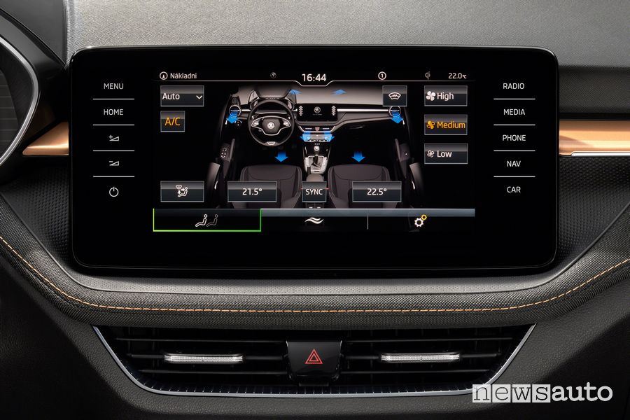 Comandi clima touchscreen abitacolo nuova Škoda Fabia