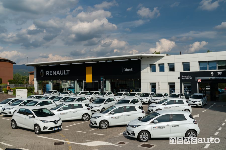 Renault Zoe del car sharing elettrico Mobilize nel concessionario Oberti di Bergamo