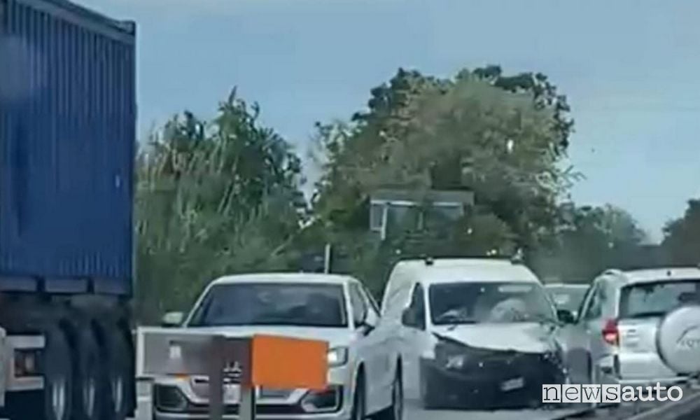 Incidente SUV contromano, il video, le cause