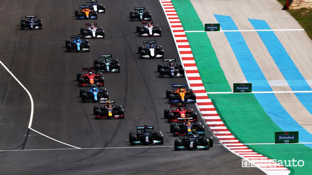 Partenza del Gran Premio del Portogallo a Portimao con Bottas in pole