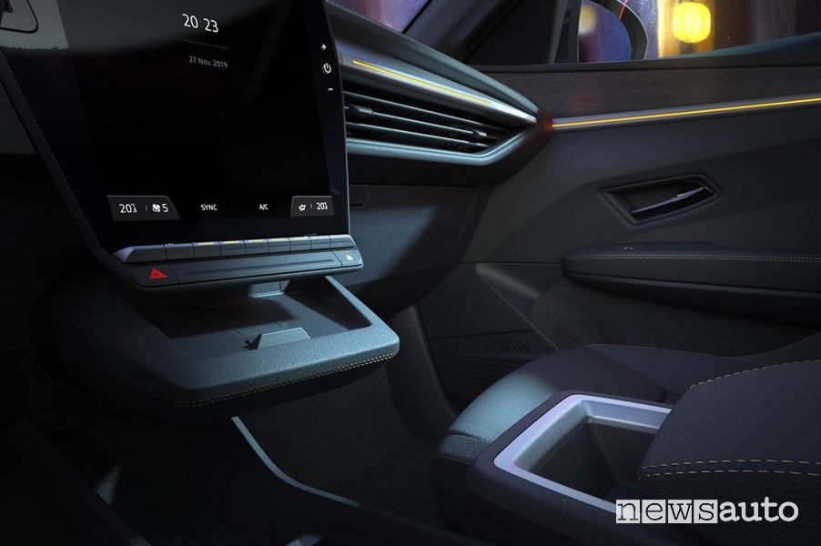 Touchscreen verticale nell'abitacolo della Megan-e elettrica
