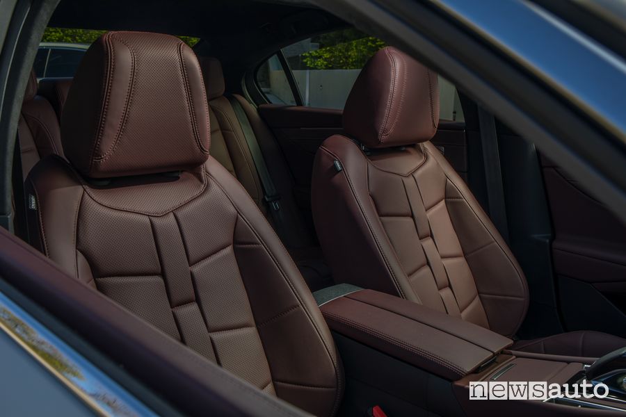 Sedili anteriori abitacolo nuova DS9 E-Tense PHEV