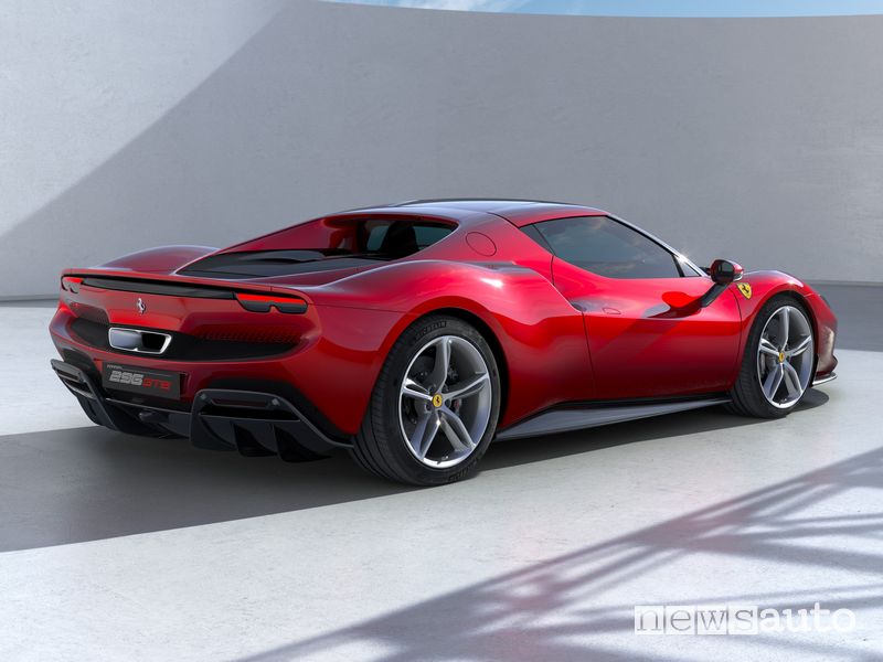 Vista posteriore Ferrari 296 GTB ibrida plug-in