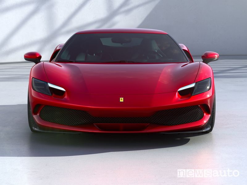 Frontale Ferrari 296 GTB ibrida plug-in