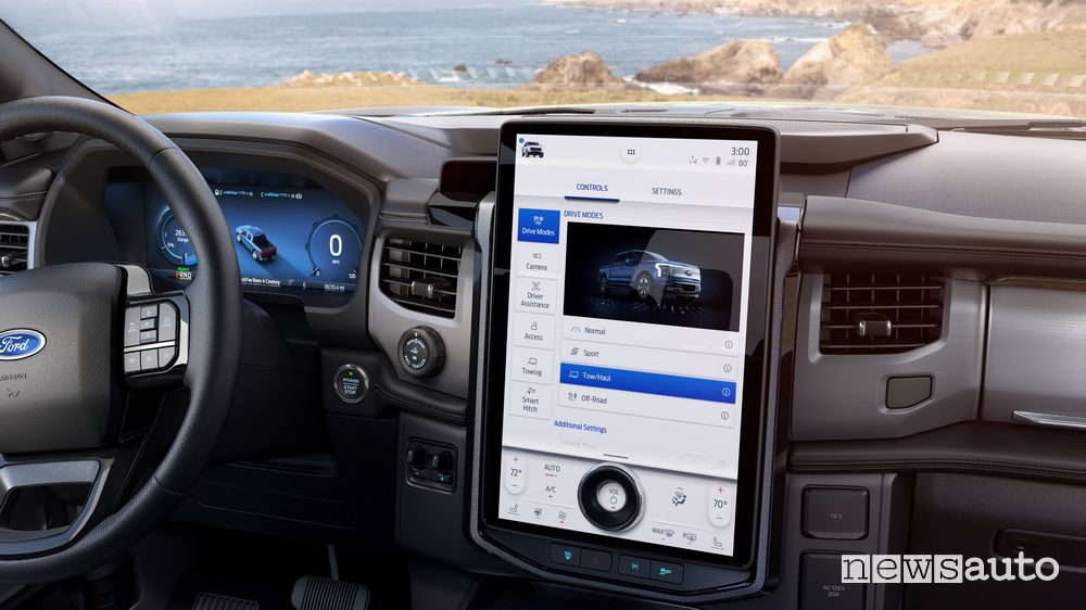 Infotainment SYNC4 display verticale abitacolo Ford F-150 Lightning