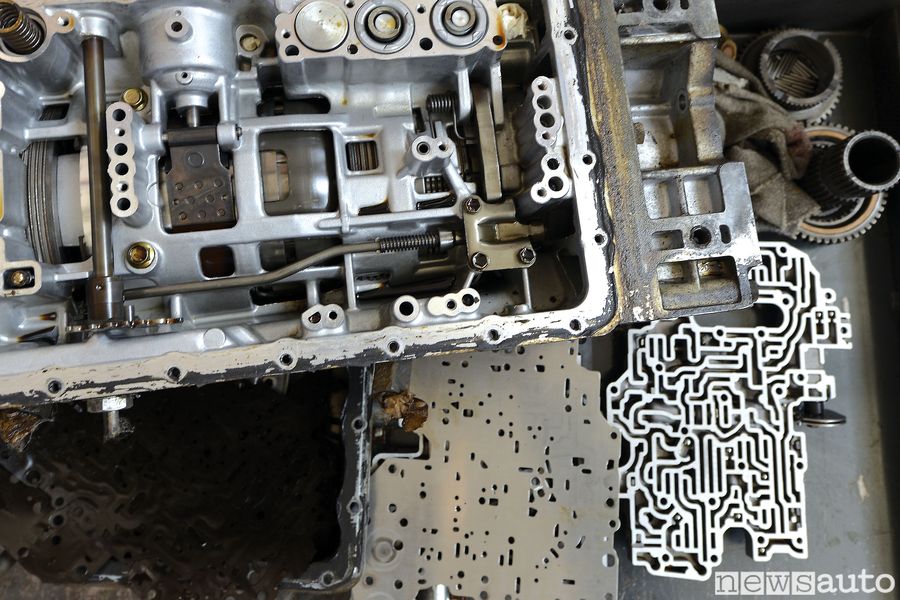 Cambio automatico aperto come è fatto dentro