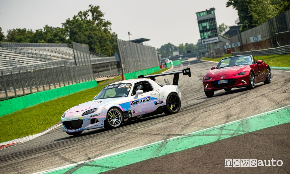Mazda MX-5 drifting a Monza MiMo 2021
