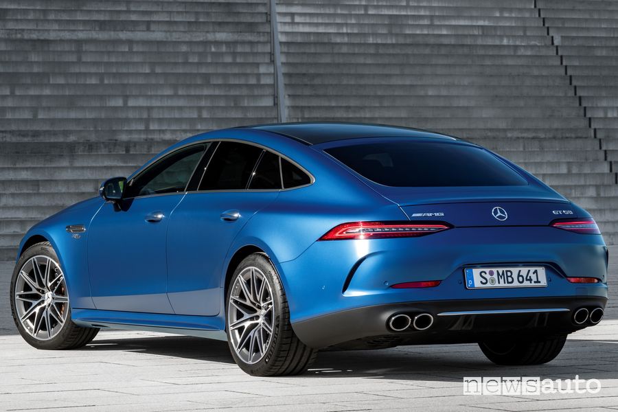 Vista posteriore Mercedes-AMG GT Coupé 53 4MATIC+