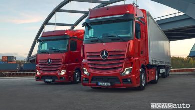 Vista anteriore Mercedes-Benz Actros L Trucks