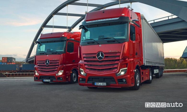 Vista anteriore Mercedes-Benz Actros L Trucks