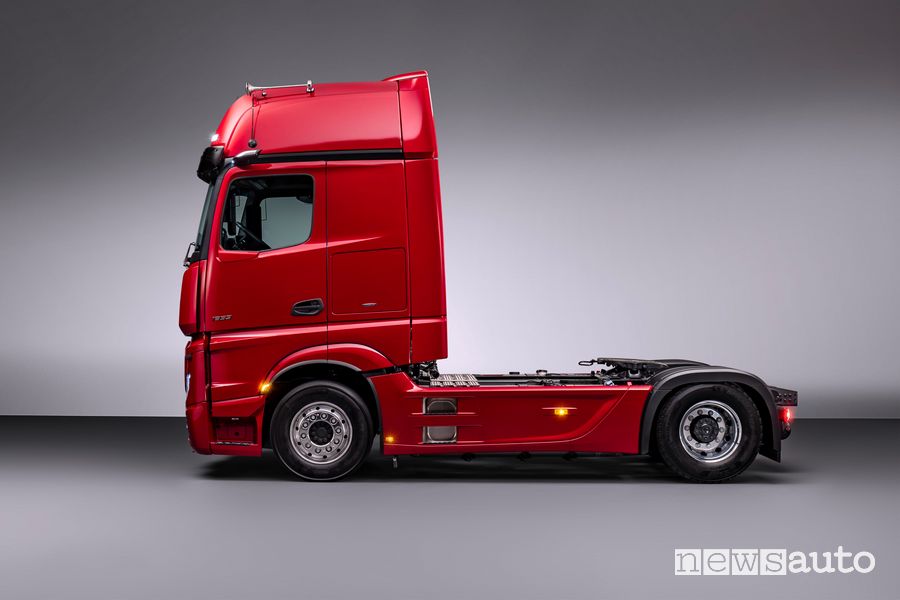 Vista laterale Mercedes-Benz Actros L Trucks