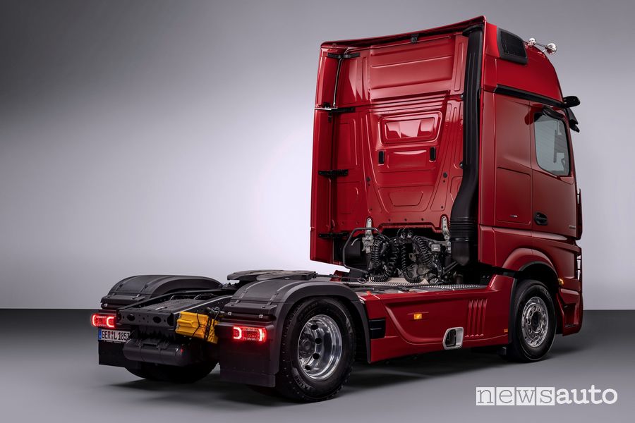 Vista posteriore Mercedes-Benz Actros L Trucks