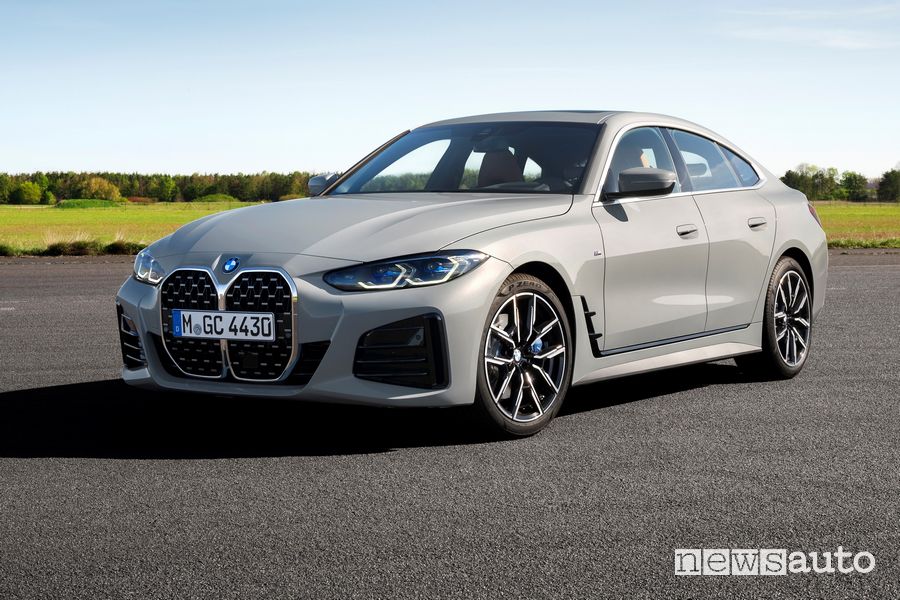 Vista di profilo BMW Serie 4 Gran Coupé 430i