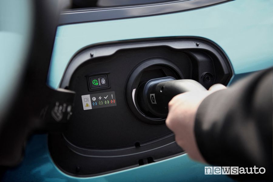 Connettore per la ricarica di tipo 2 AC nuova Peugeot 308 SW