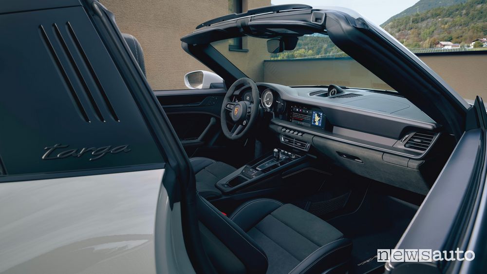 Abitacolo nuova Porsche 911 Targa GTS