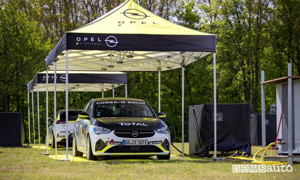Ricarica Opel Corsa-e elettrica da rally
