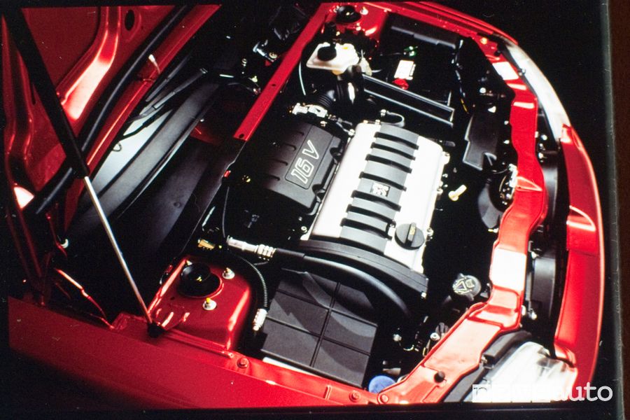 Vano motore Peugeot 106 GTI del 1996