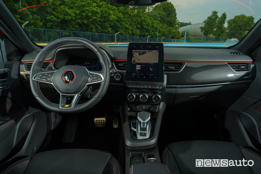 Interni Renault Arkana E-TECH