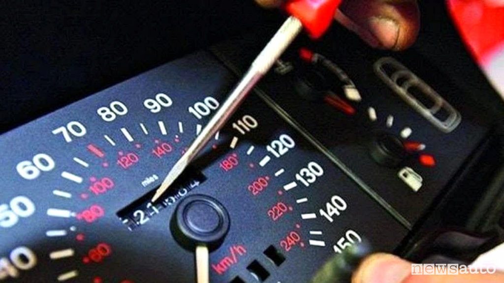 Alterazione contachilometri, una truffa delle auto usate delle più diffuse.