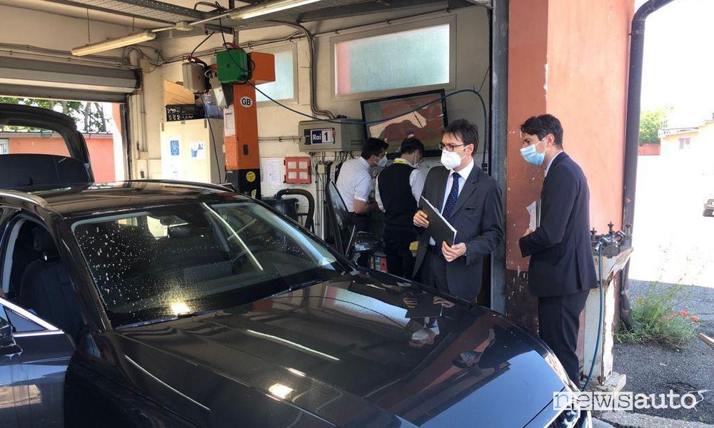 Sanificazione auto a noleggio Hertz certificata Dekra