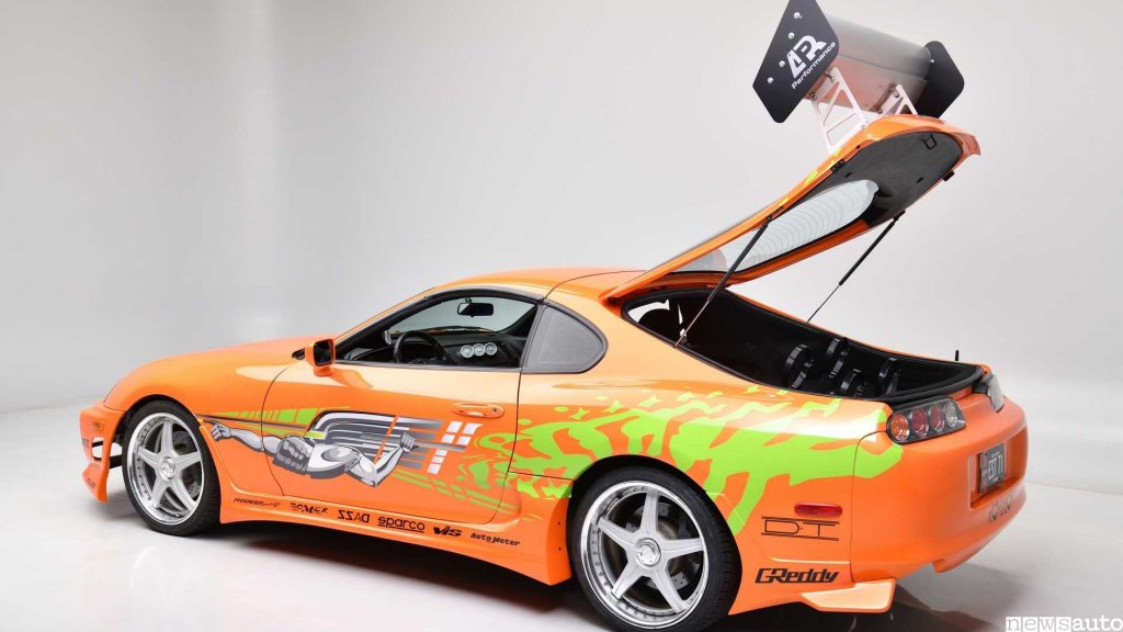 Toyota Supra di Paul Walker apertura baule