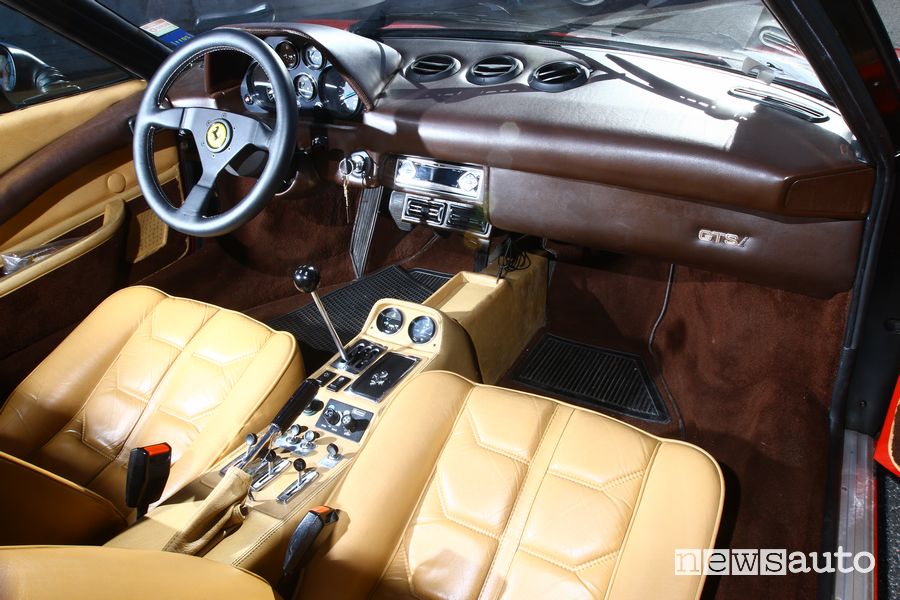 Plancia strumenti abitacolo Ferrari 308 GTS Magnum P.I.