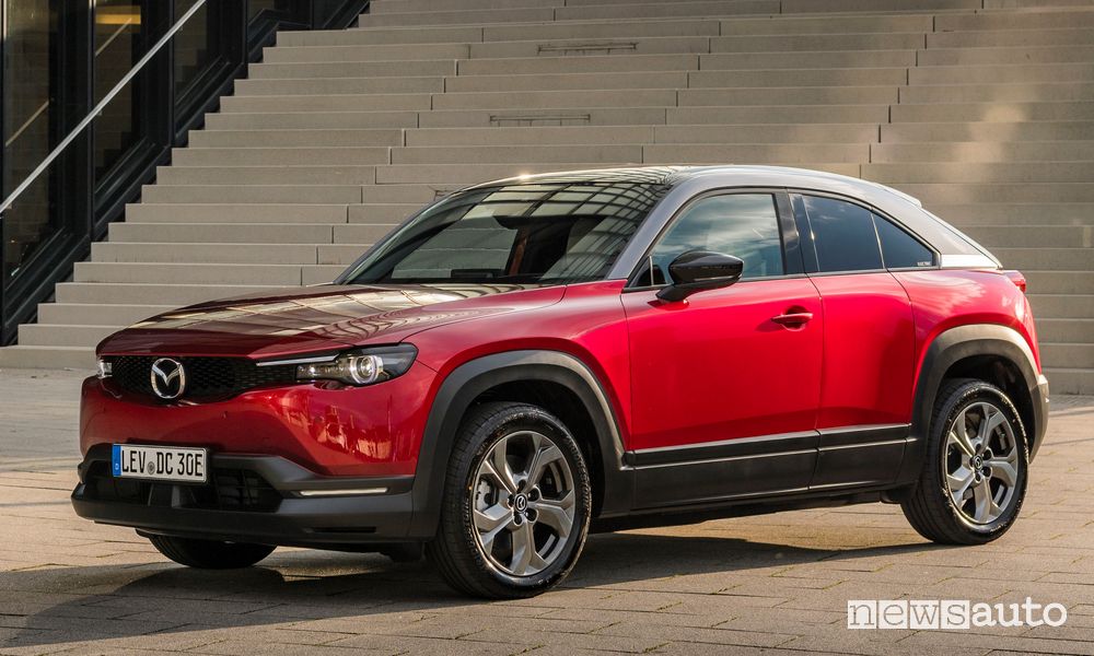 Colore Soul Red Crystal Mazda MX-30