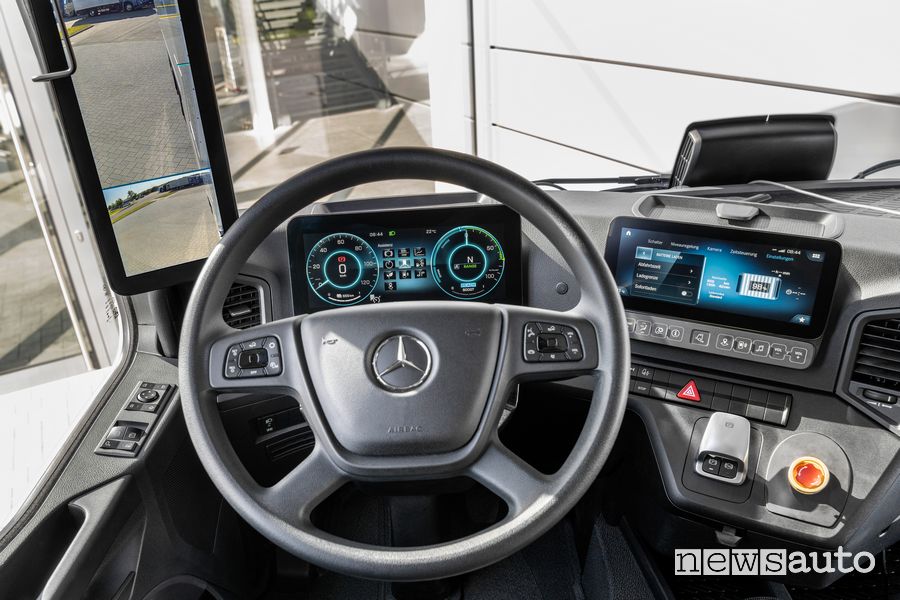 Volante abitacolo Mercedes-Benz eActros elettrico