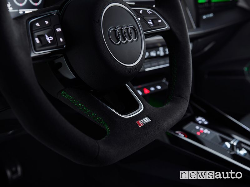 Volante sportivo abitacolo nuova Audi RS 3 Sedan