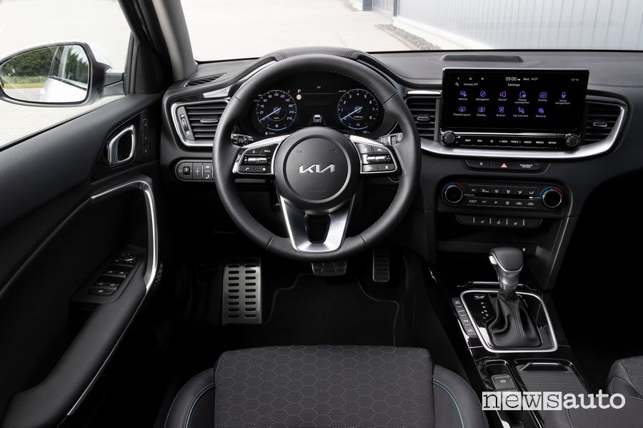 Plancia strumenti abitacolo nuova Kia Ceed SW ibrida plug-in PHEV