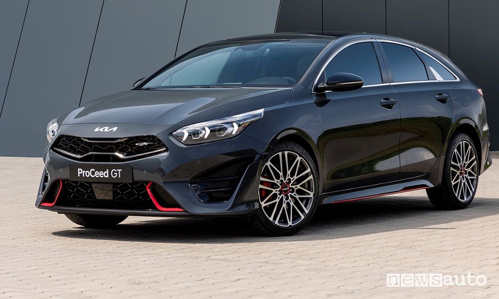 Vista di profilo nuova Kia ProCeed GT