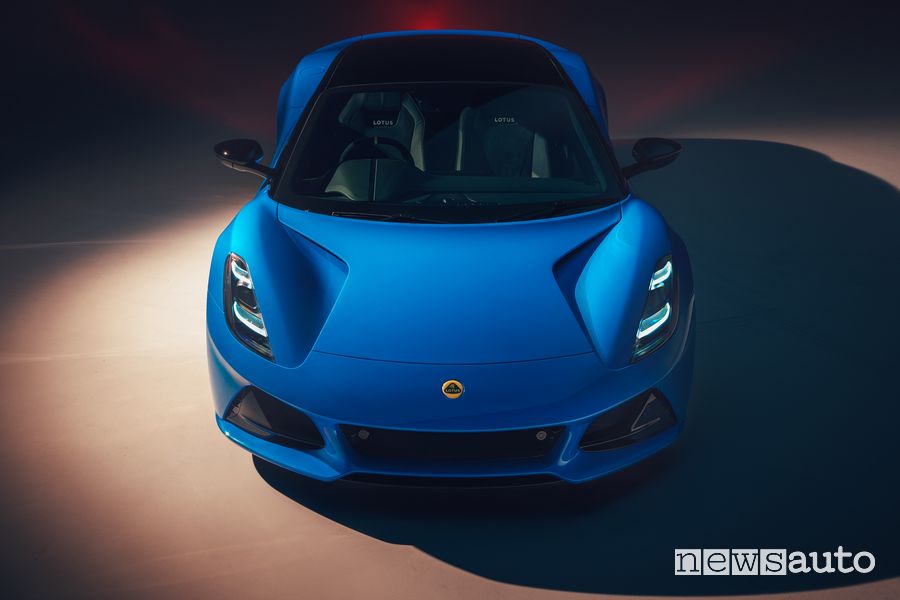 Vista anteriore nuova Lotus Emira