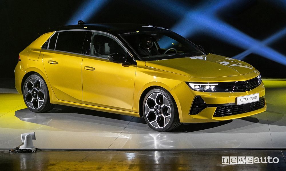 Nuova Opel Astra caratteristiche e prezzi anche ibrida plug in