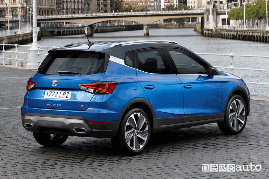 Vista posteriore nuova Seat Arona FR