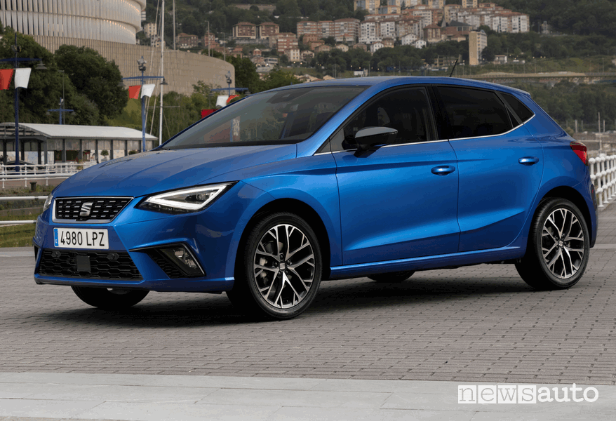 Vista di profilo nuova Seat Ibiza