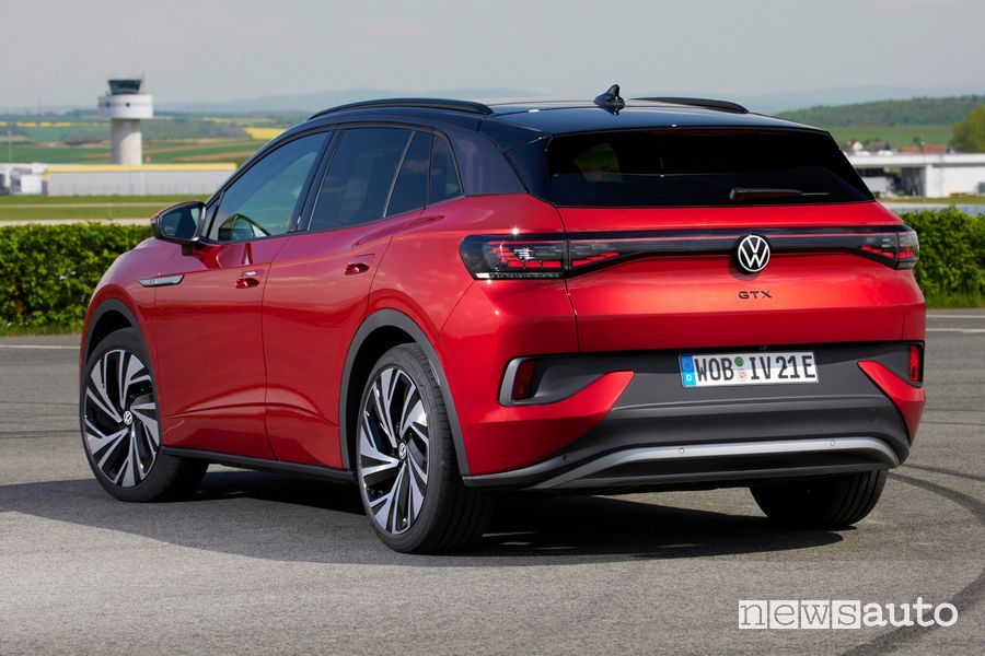 Vista posteriore nuova Volkswagen ID.4 GTX