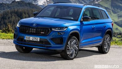 Vista di profilo nuovo Skoda Kodiaq RS