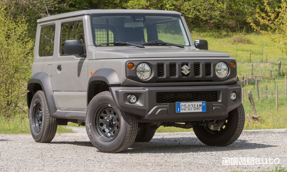 Vista di profilo Suzuki Jimny PRO