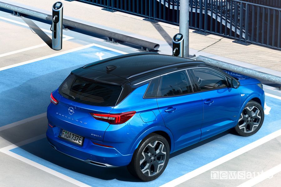 Stellantis nuove auto elettriche e ibride nel 2022 e 2023