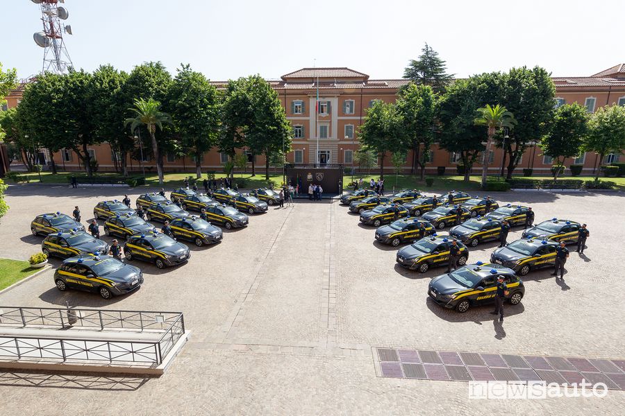 Flotta Peugeot e-208 elettriche alla Guardia di Finanza presso il Comando Generale del Corpo di Roma